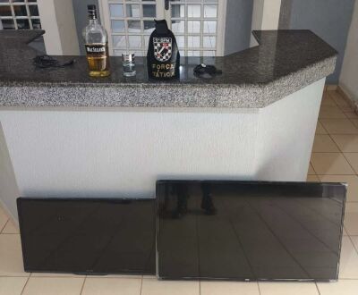 Imagem da notícia PM prende idoso e recupera TVs, whisky e carne furtados em Coxim